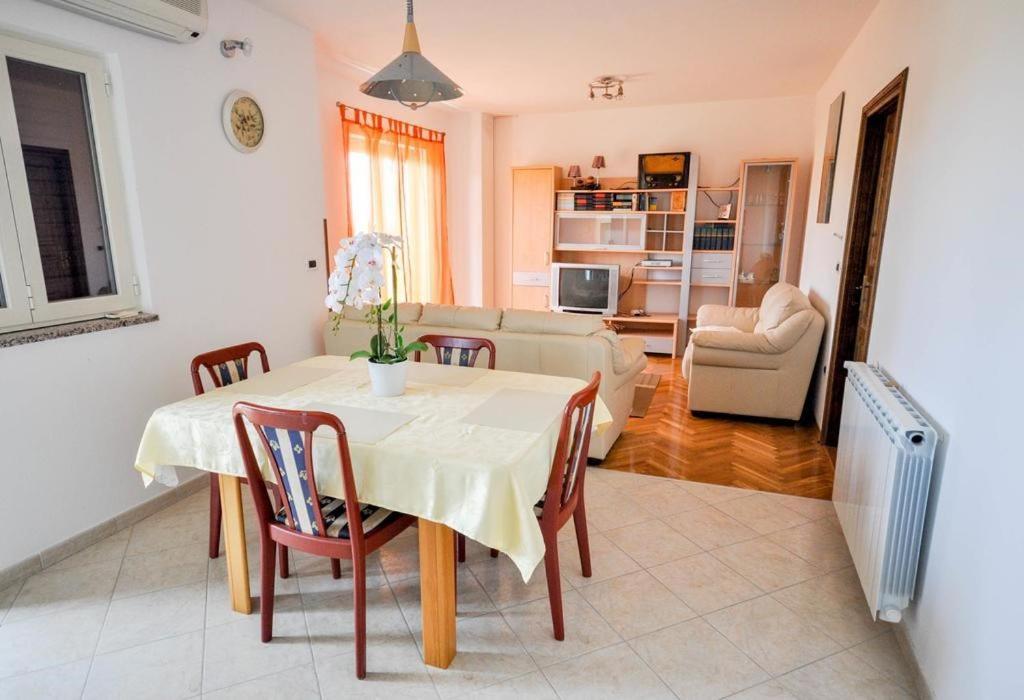 Angela Apartment Novigrad  ภายนอก รูปภาพ